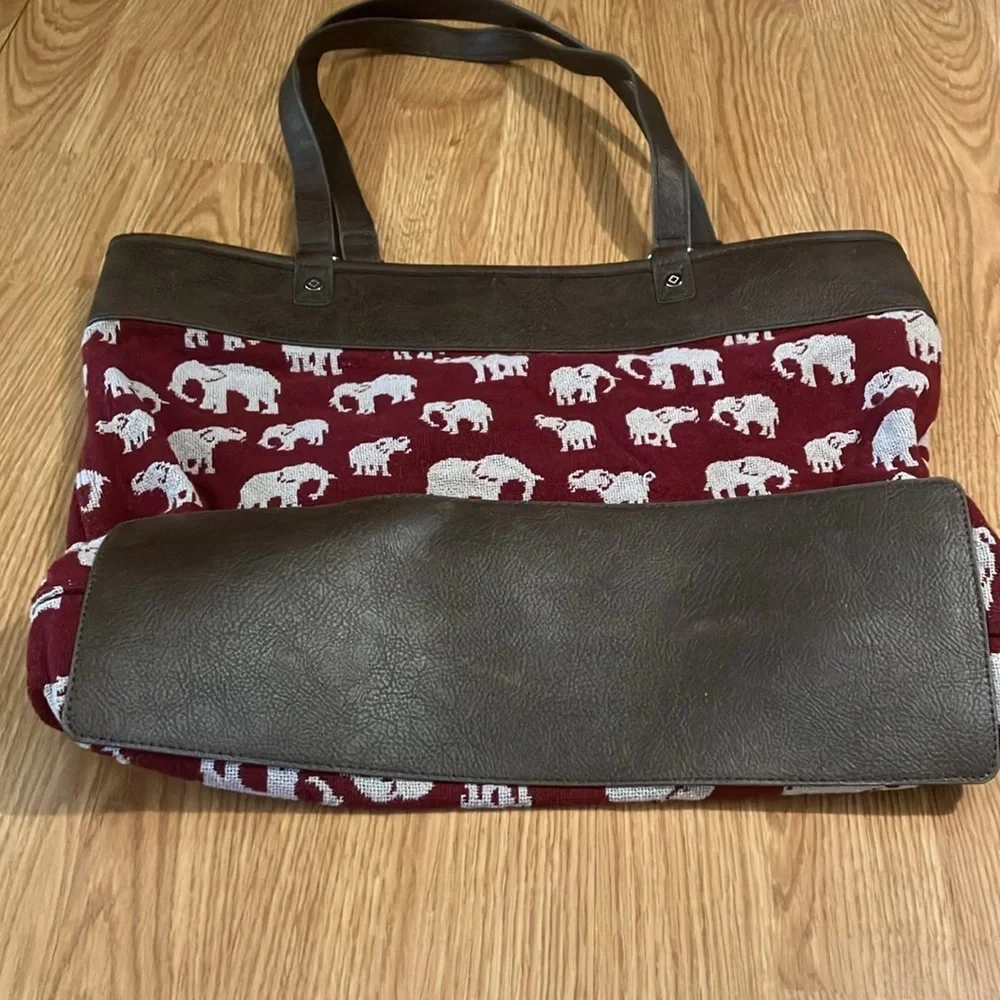 Elephant Print Tote Bag/Jewell by ThirtyOne Burgandy w/Gray Elephants GUC